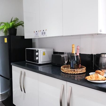 Bee Stays - Northway House Уоррингтон Экстерьер фото
