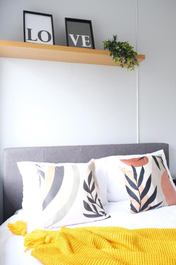 Bee Stays - Northway House Уоррингтон Экстерьер фото
