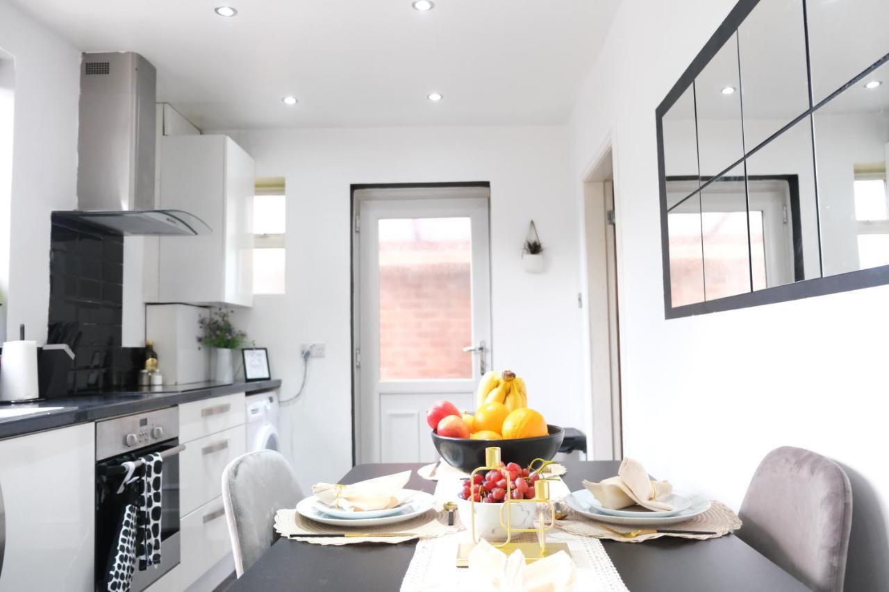 Bee Stays - Northway House Уоррингтон Экстерьер фото