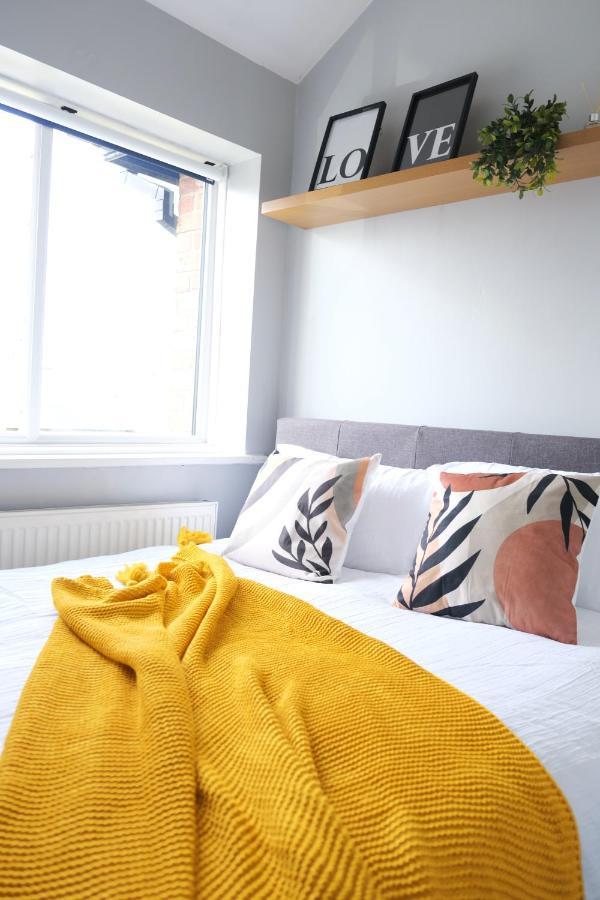Bee Stays - Northway House Уоррингтон Экстерьер фото