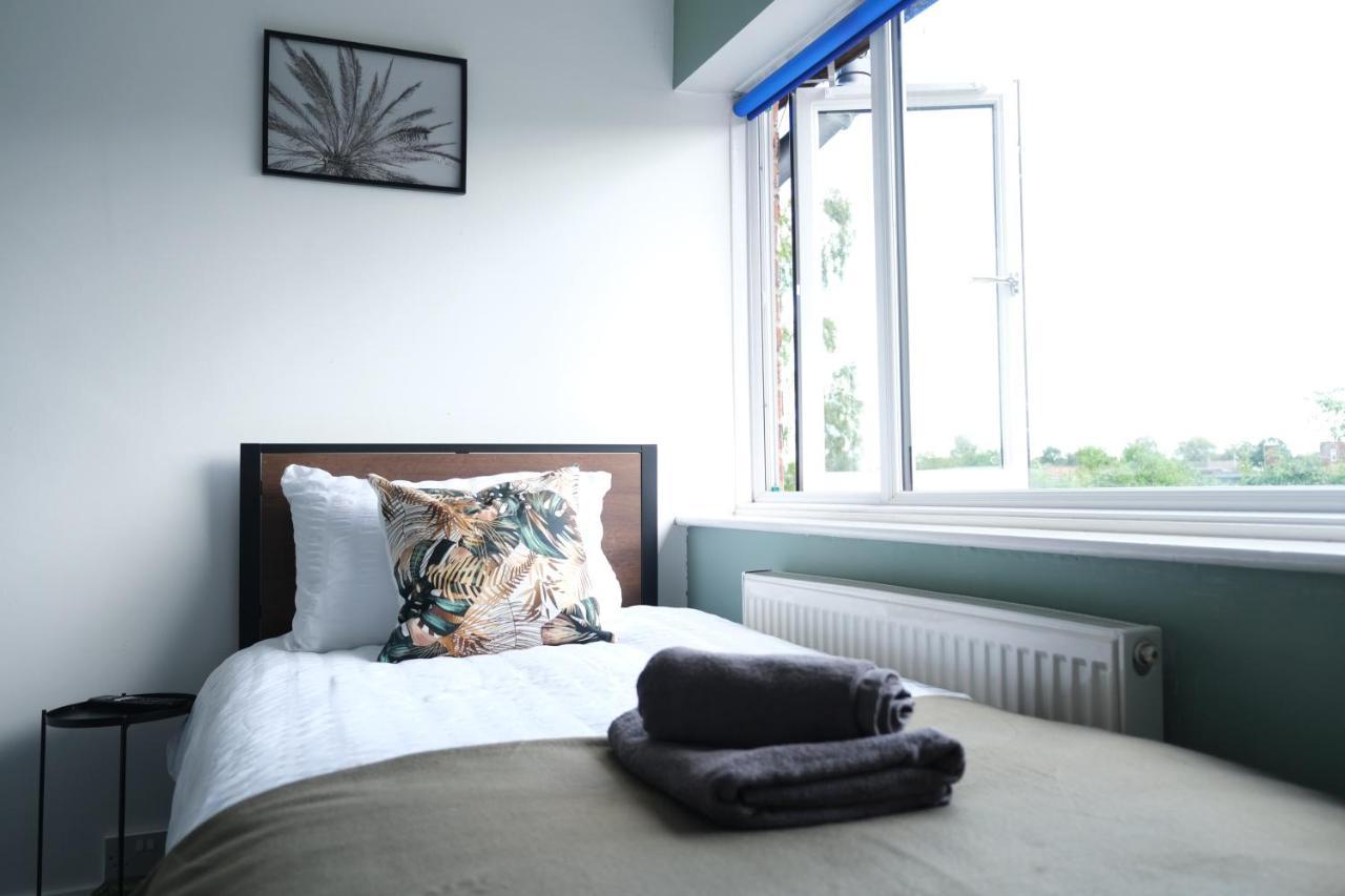 Bee Stays - Northway House Уоррингтон Экстерьер фото