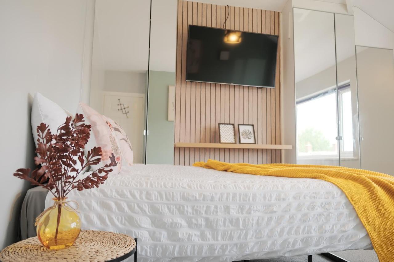 Bee Stays - Northway House Уоррингтон Экстерьер фото