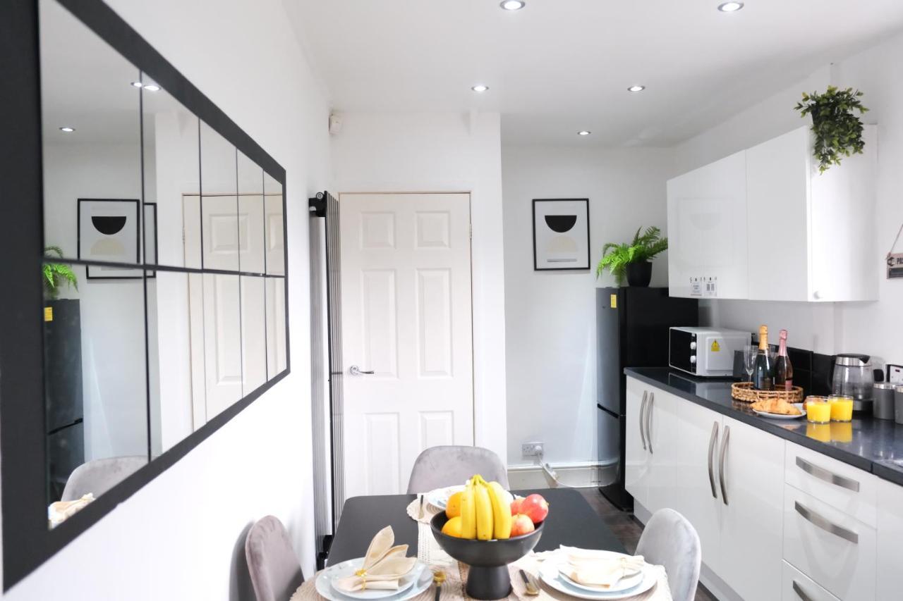 Bee Stays - Northway House Уоррингтон Экстерьер фото