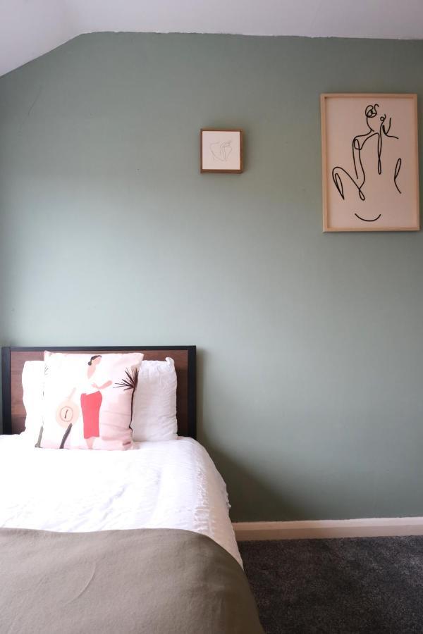 Bee Stays - Northway House Уоррингтон Экстерьер фото